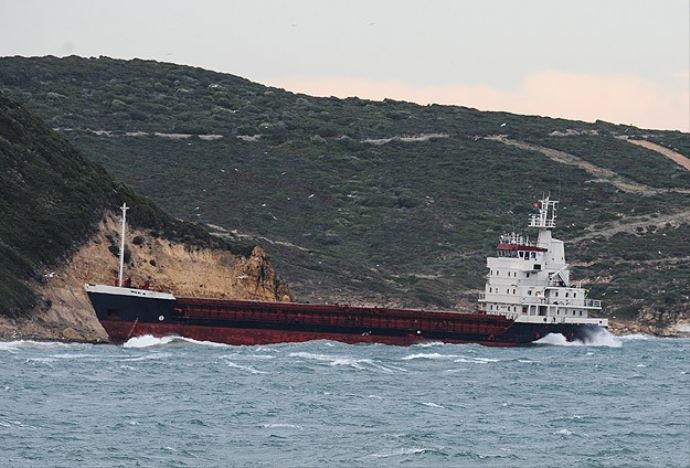 Rus gemisi Çanakkale Boğazı'nda karaya oturdu Rus gemisi Çanakkale Boğazı'nda karaya oturdu