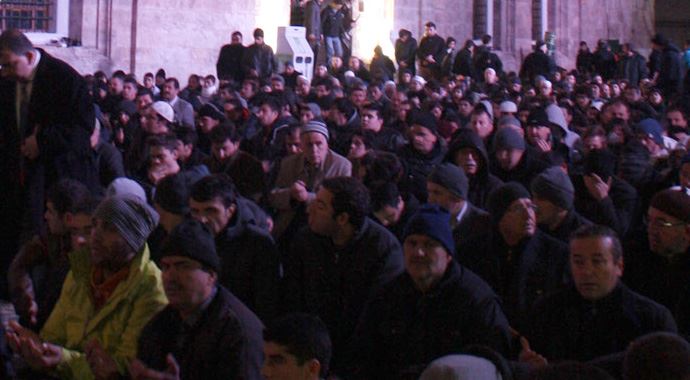 Yılın ilk sabah namazında camiler doldu Yılın ilk sabah namazında camiler doldu