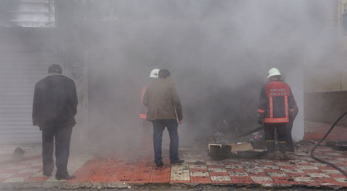 25 kilo altının olduğu kuyumcu dükkanı yandı 25 kilo altının olduğu kuyumcu dükkanı yandı
