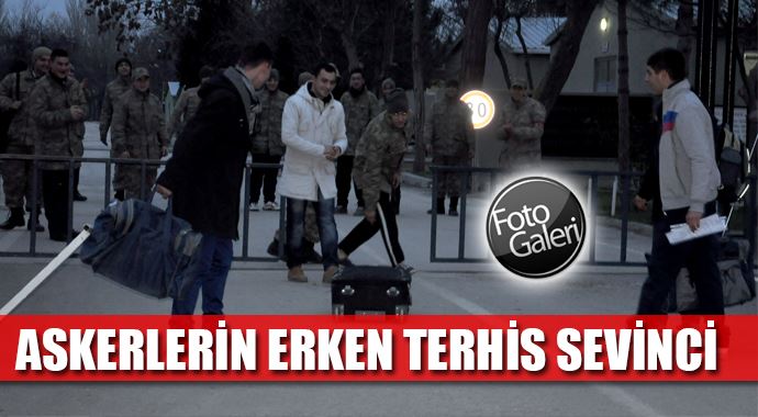 Askerlerin erken terhis sevinci Askerlerin erken terhis sevinci