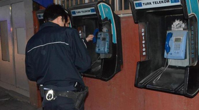 Sevgilisi telefona çıkmadı, ankesörü parçaladı Sevgilisi telefona çıkmadı, ankesörü parçaladı