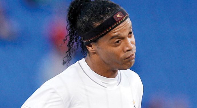 Bir masaldı bitti! Ronaldinho sanal alemi salladı Bir masaldı bitti! Ronaldinho sanal alemi salladı