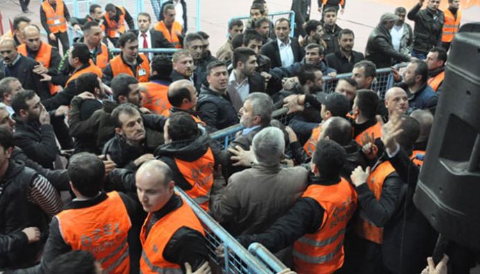 Seçimde önce kavga sonra kolbastı