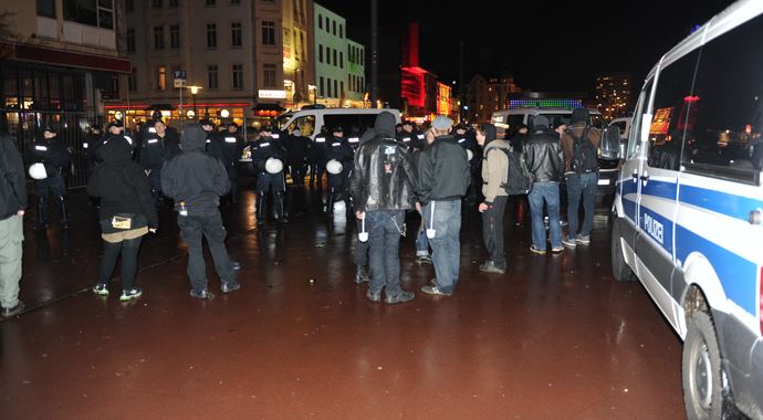 Hamburg'da direniş devam ediyor Hamburg'da direniş devam ediyor
