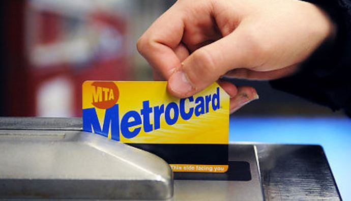 New York'ta 20 yıllık Metro Card değişecek New York'ta 20 yıllık Metro Card değişecek
