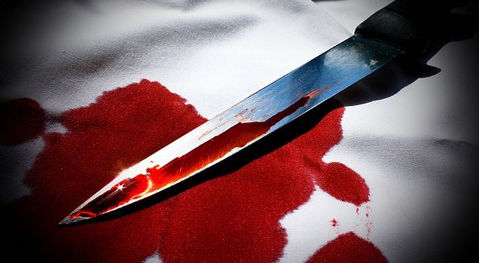 Boşanmak isteyen karısını adliyenin önünde bıçaklayarak öldürdü Boşanmak isteyen karısını adliyenin önünde bıçaklayarak öldürdü