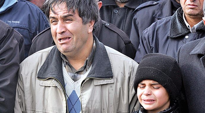 Baba ile oğuldan anne-kıza acı veda Baba ile oğuldan anne-kıza acı veda