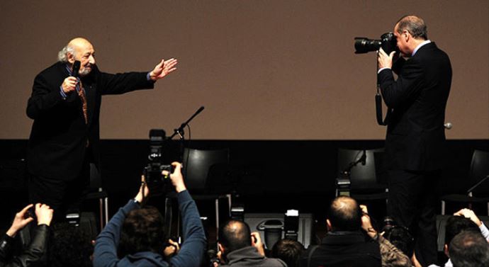 Ara Güler, Başbakan Erdoğan'a böyle poz vermişti Ara Güler, Başbakan Erdoğan'a böyle poz vermişti