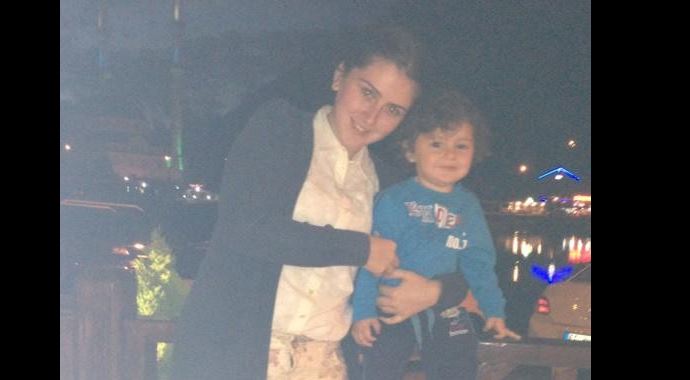 Pencereden düşen bebek ve peşinden atlayan annesinin durumu iyi Pencereden düşen bebek ve peşinden atlayan annesinin durumu iyi