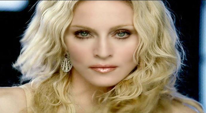 Madonna o tepkilerden sonra özür diledi Madonna o tepkilerden sonra özür diledi