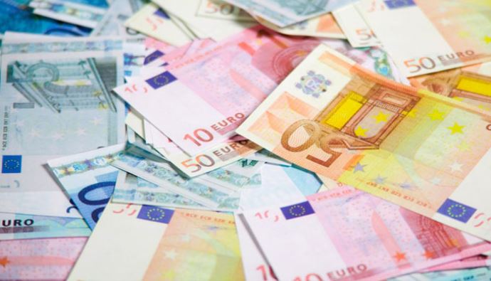 Letonya'da Euro kullanmaya başladı
