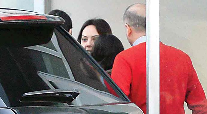 Ebru Gündeş'e Zarrab sorgusu Ebru Gündeş'e Zarrab sorgusu