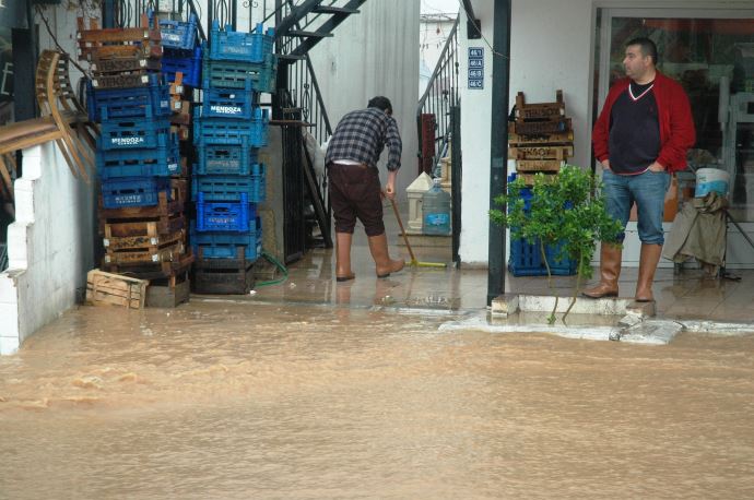 Bodrum sular altında kaldı Bodrum sular altında kaldı