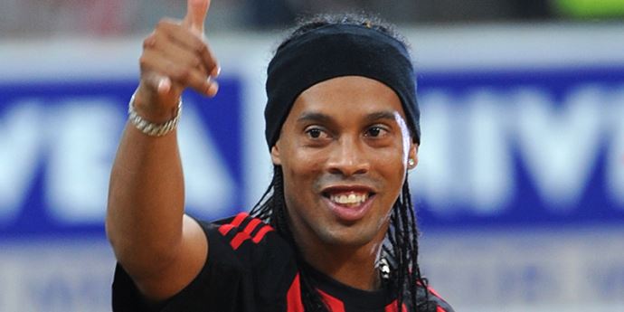 Ağabeyi resti çekti, Ronaldinho transferi kilitlendi Ağabeyi resti çekti, Ronaldinho transferi kilitlendi