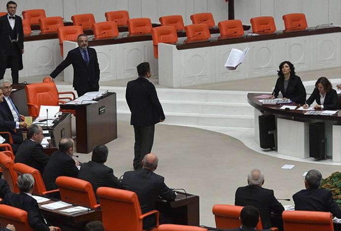 HSYK teklifine CHP ve MHP engeli HSYK teklifine CHP ve MHP engeli