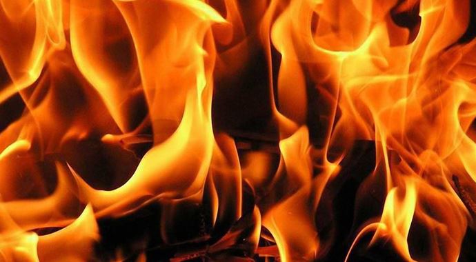 Kastamonu'da ahşap bina yandı Kastamonu'da ahşap bina yandı