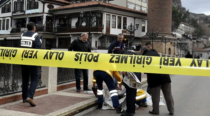 Emekli polis hasmına kurşun yağdırdı