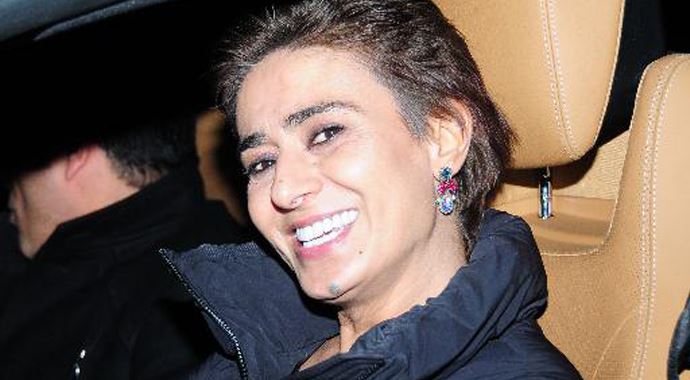 Yıldız Tilbe umreden döndü, albüme başladı Yıldız Tilbe umreden döndü, albüme başladı