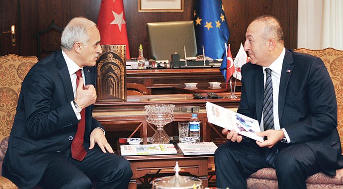 Çavuşoğlu'ndan Avrupa'daki soydaşlara proje müjdesi Çavuşoğlu'ndan Avrupa'daki soydaşlara proje müjdesi
