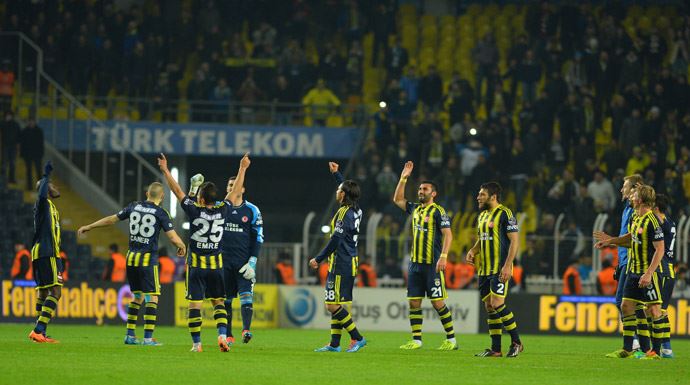 Fenerbahçe, Aslan'ın puan kaybettiği haftada fırsatı kaçırmadı