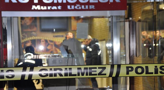 Film gibi kuyumcu soygunu: 2 kilo altınla kaçtılar