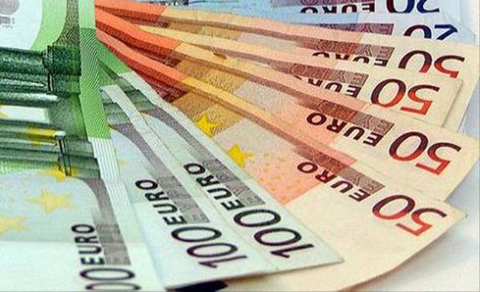 Dolar ve Euro sert düştü