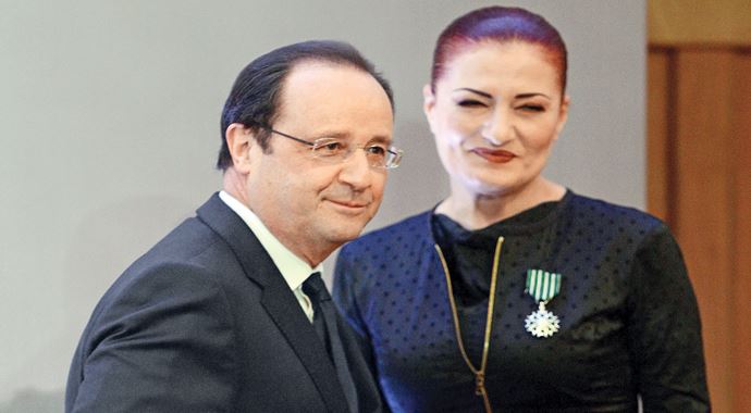 Hollande'dan Candan Erçetin'e önce itifat sonra sanat nişanı Hollande'dan Candan Erçetin'e önce itifat sonra sanat nişanı