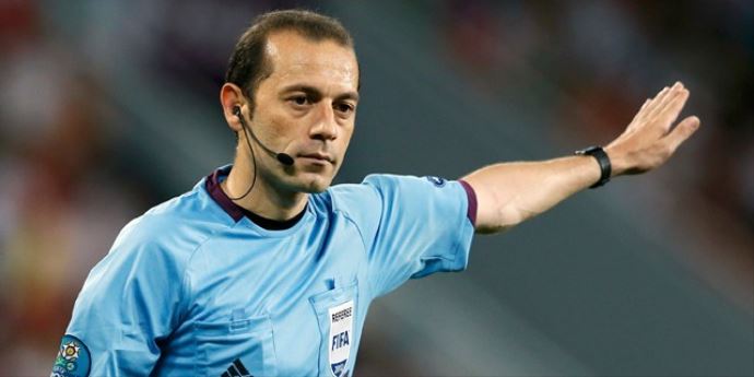 Cüneyt Çakır Amatörde eleme maçı yönetti Cüneyt Çakır Amatörde eleme maçı yönetti