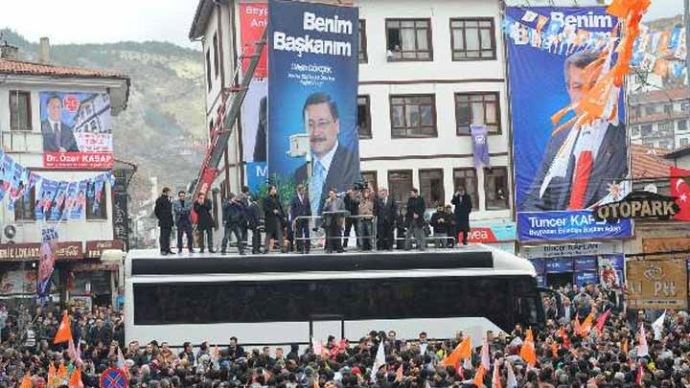 Melih Gökçek'ten miting gibi açılış Melih Gökçek'ten miting gibi açılış