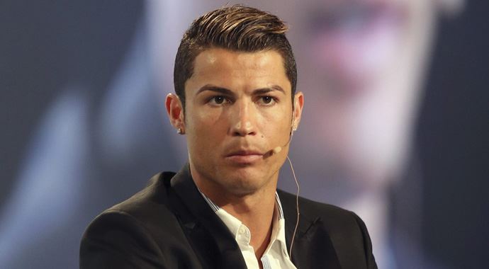 Cristiano Ronaldo 'nişan'landı
