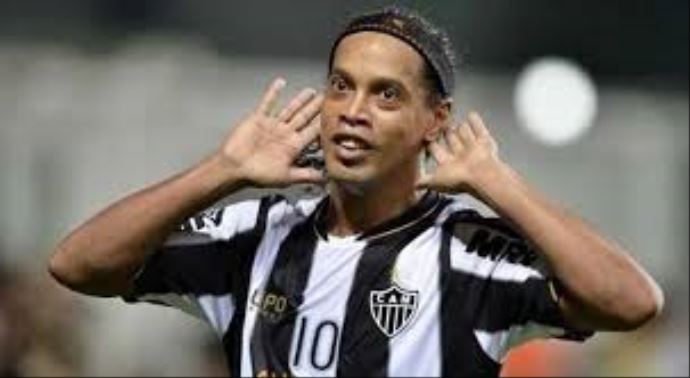 Beşiktaş'ta Ronaldinho görüşmesi ertelendi! İşte son gelişmeler Beşiktaş'ta Ronaldinho görüşmesi ertelendi! İşte son gelişmeler