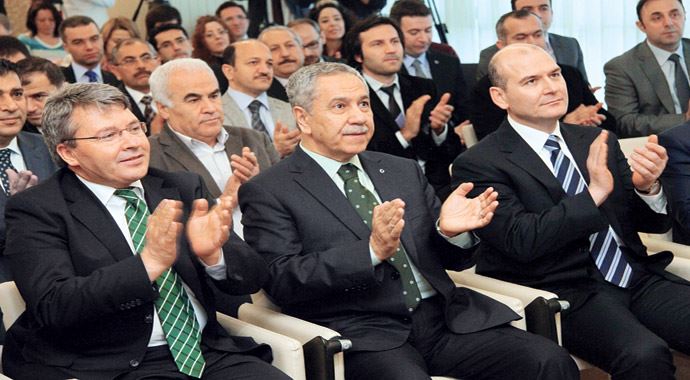 Bülent Arınç: Vekillerin kavgayla anılması bizi yaralar