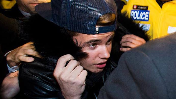 Justin Bieber'in başı yine dertte Justin Bieber'in başı yine dertte