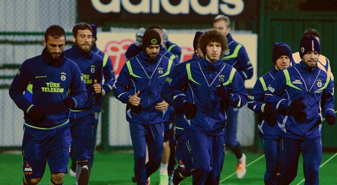 Fenerbahçe idmanında 5 talihli taraftar Fenerbahçe idmanında 5 talihli taraftar