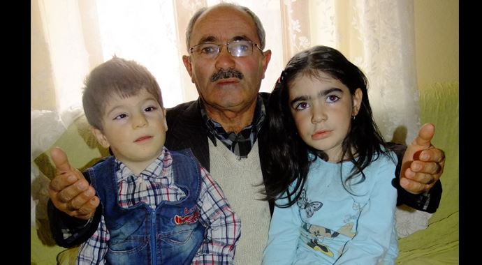 2 torunu için yardım istedi