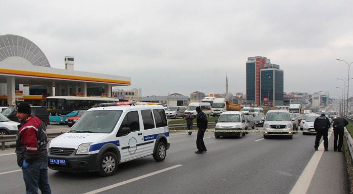 E-5'te yol verme kavgası: 1 ölü E-5'te yol verme kavgası: 1 ölü
