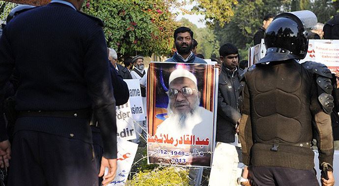 Bangladeş&#039;te Cemaat-i İslami lideri ve 13 kişiye idam cezası