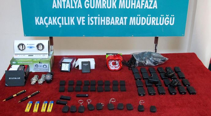 Antalya'da dinleme ve takip cihazları ele geçirildi Antalya'da dinleme ve takip cihazları ele geçirildi