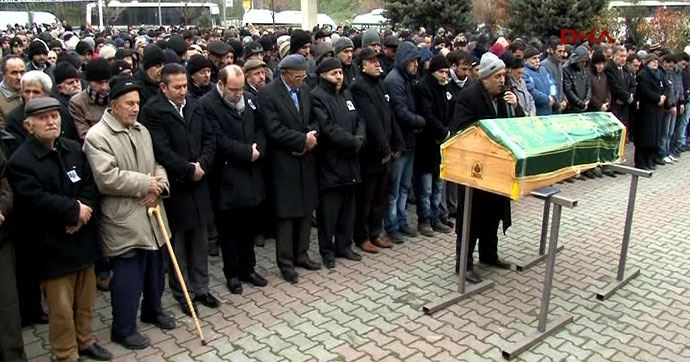Aracını çalan hırsızı durdurmak isterken... Aracını çalan hırsızı durdurmak isterken...