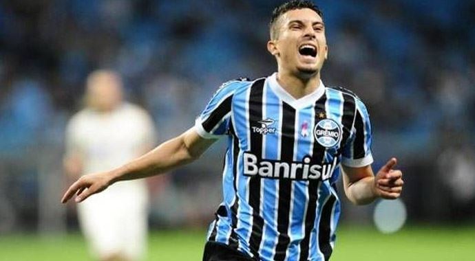 Alex Telles parçalı formayı giydi! Alex Telles parçalı formayı giydi!