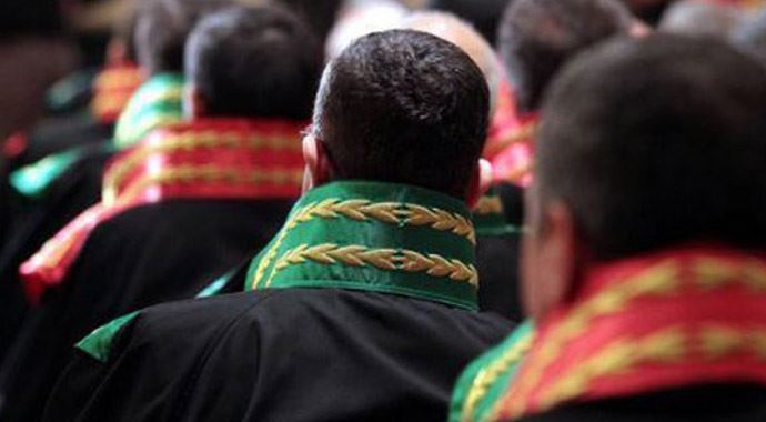 Hükümet 'vesayet' için düğmeye bastı 