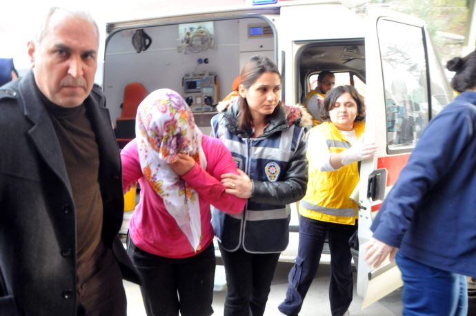 Kızını öldüren anne ağlamaktan ifade veremedi! Kızını öldüren anne ağlamaktan ifade veremedi!
