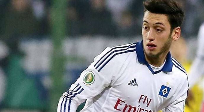 Halkan Çalhanoğlu transferinde Galatasaray'a sert rakip! Halkan Çalhanoğlu transferinde Galatasaray'a sert rakip!