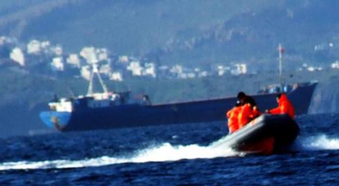 Yük gemisinde Türk aşçıya saldırı: 4 yaralı Yük gemisinde Türk aşçıya saldırı: 4 yaralı