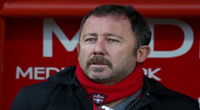 Sergen Yalçın'ın takımda kalıp kalmayacağı belli oldu Sergen Yalçın'ın takımda kalıp kalmayacağı belli oldu