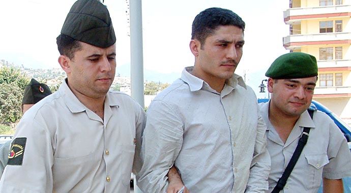 Bebek yüzlü seri katil firarda! 10 kişiyi öldürdü Bebek yüzlü seri katil firarda! 10 kişiyi öldürdü