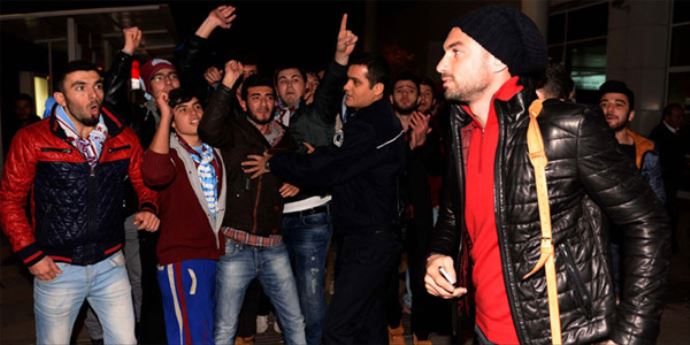 Burak Yılmaz'a havaalanında büyük şok! Burak Yılmaz'a havaalanında büyük şok!