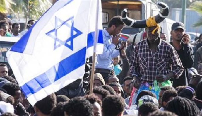 İsrail'de kaos: 'Afrikalıların isyanı dinmiyor' İsrail'de kaos: 'Afrikalıların isyanı dinmiyor'