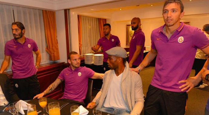 Drogba Galatasaray'ı yalnız bırakmadı Drogba Galatasaray'ı yalnız bırakmadı