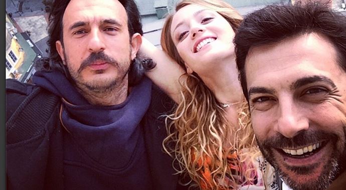 Gizem Karaca selfie çılgını çıktı
